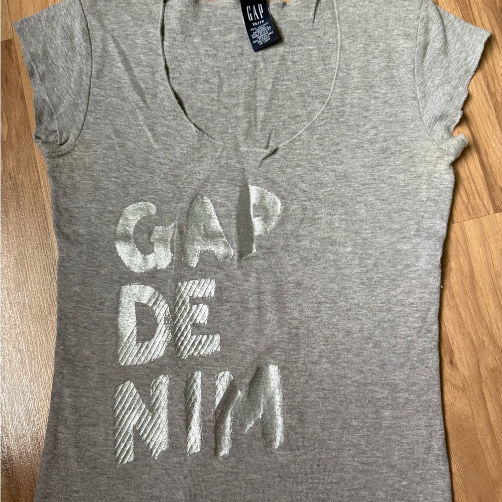 GAP Gray Scoop Neck Short Sleeve Tee with Metallic Logo